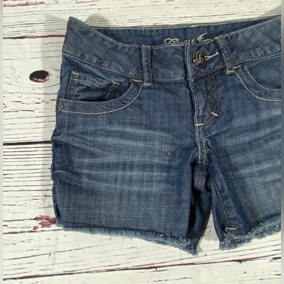 Guess Womens Jean Shorts Size 24 Denim Raw Hem Cut Off 4” Inseam Low Rise Blue - Picture 10 of 11